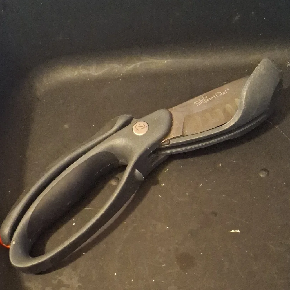 The Pampered Chef Double-bladed Kitchen Shears Locking